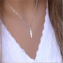 Load image into Gallery viewer, Elegant Feather Necklace